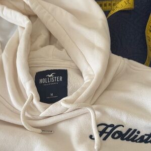Hollister Men's Off-White Hoodie Sweater